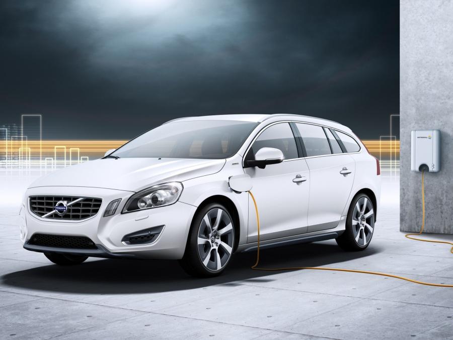  Volvo V60 Plug-in Hybrid 2011 года  (фото 1 из 68)